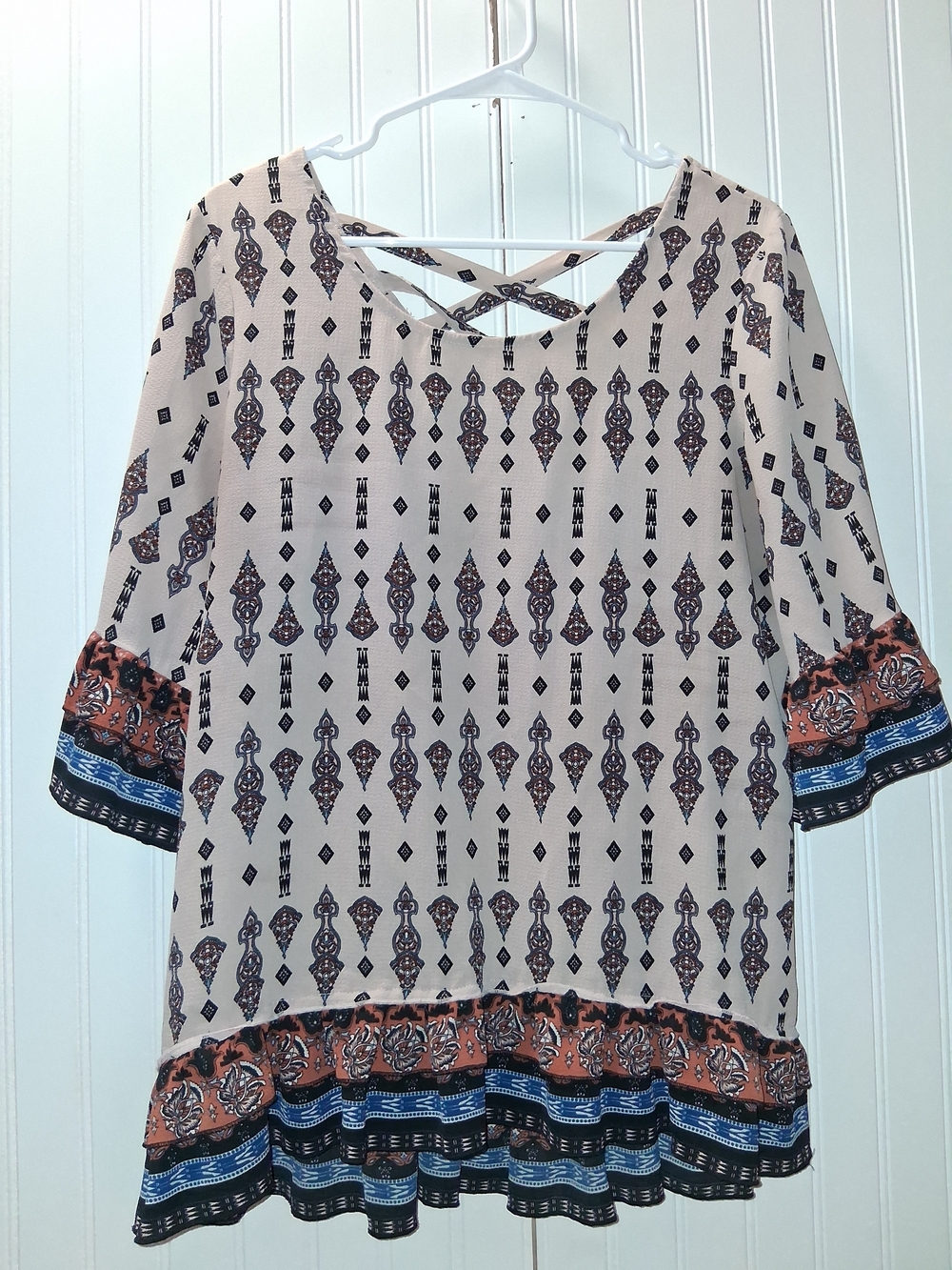 SIGNATURE STUDIO SIZE MEDIUM Beige Patterned Crisscross Neck Women's Blouse